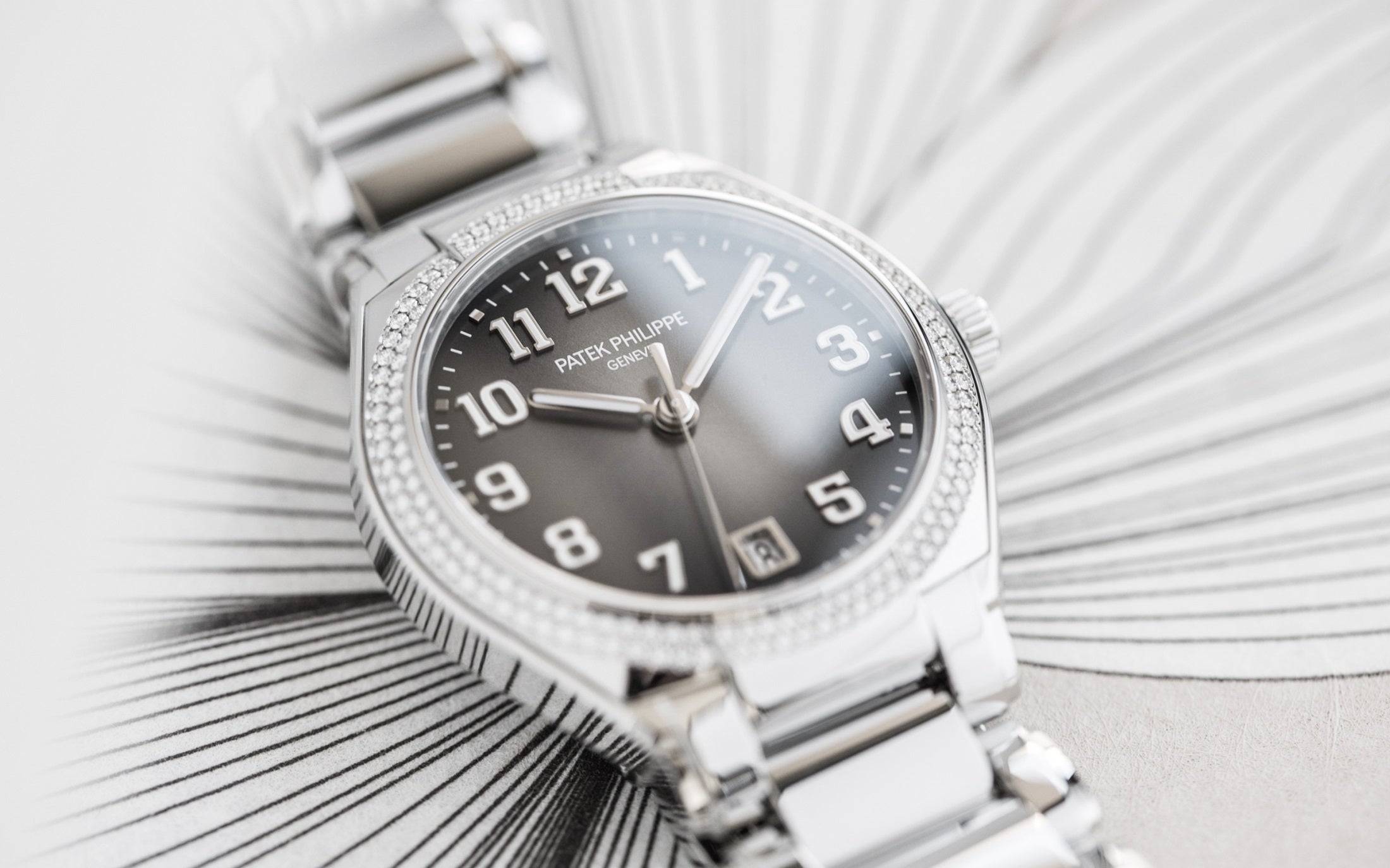 Patek Philippe Twenty~4 Automatic, Stainless Steel with 160 diamonds ~0,77ct, 36mm, Ref# 7300/1200A-010